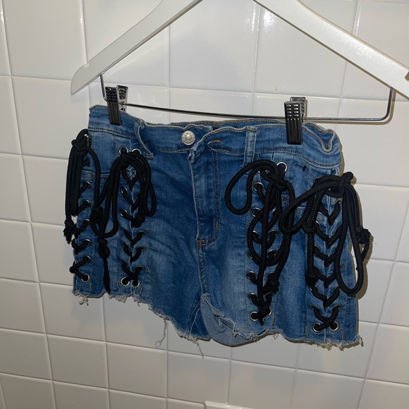 Blue denim shorts - Picture 3 of 4